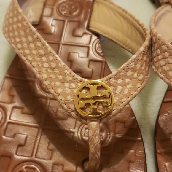 Like newTory Burch thora leather flip flop - Picture 2 of 3